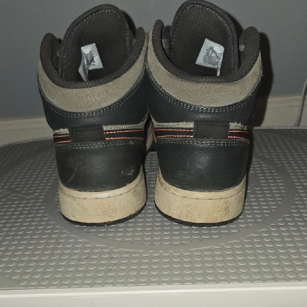 Jordan Black and Gray Sneakers - Picture 3 of 7